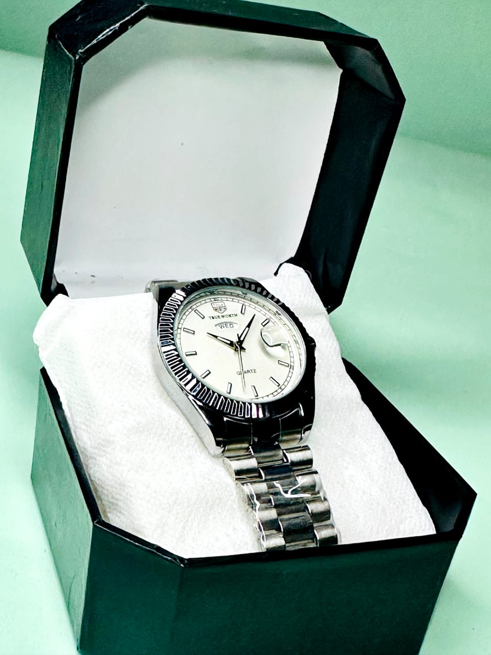 Premium Silver True Worth Wrist Watch For Men's