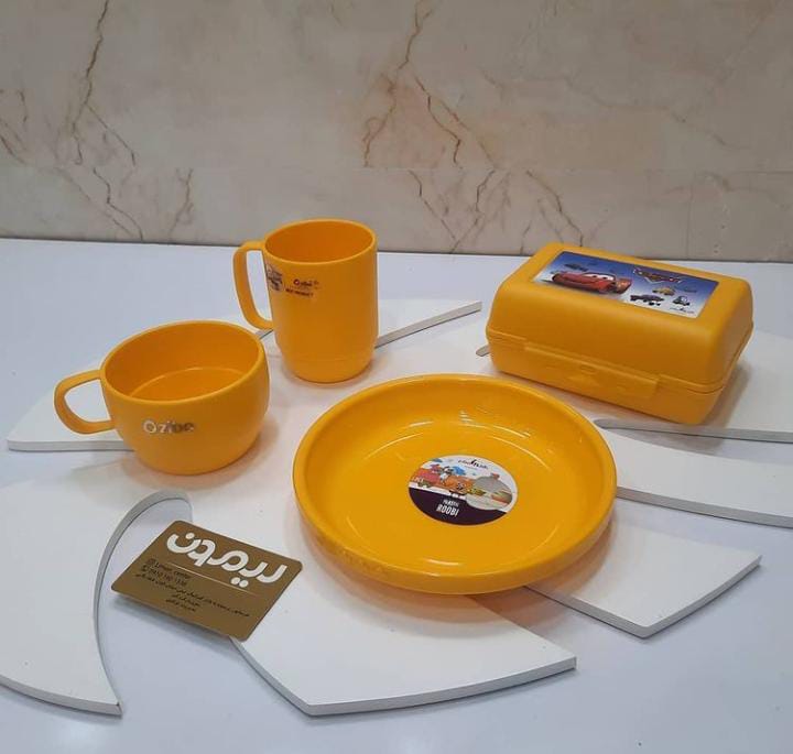 Plastic 4 Piece Set, 1 Lunch box, 1 plate, 2 Cup